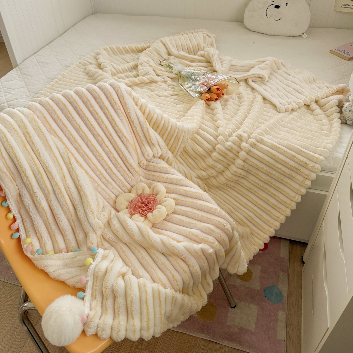 91家纺网 家纺一手货源 找家纺 潮邦创意家居 2025新款300G双面阳离子提花工艺球毯-花缀柔绒系列 花缀柔绒-暖橙