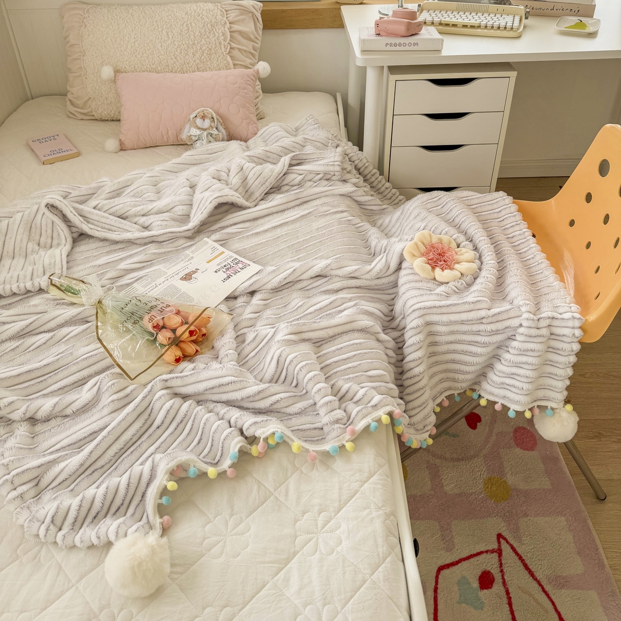 91家纺网 家纺一手货源 找家纺 潮邦创意家居 2025新款300G双面阳离子提花工艺球毯-花缀柔绒系列 花缀柔绒-紫