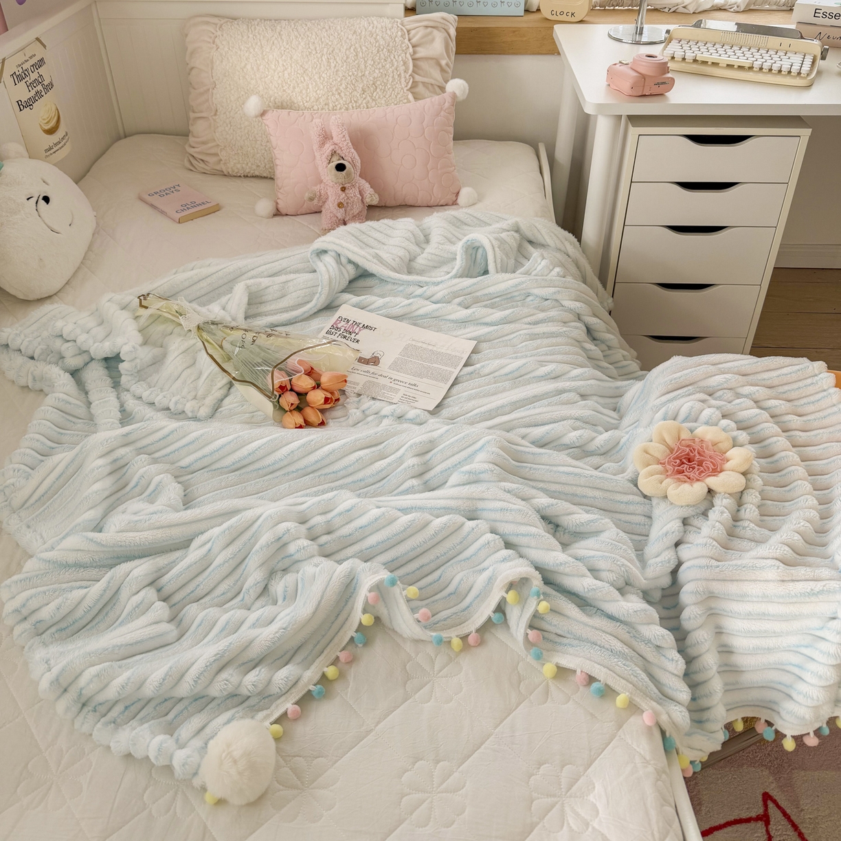 91家纺网 家纺一手货源 找家纺 （总）潮邦创意家居 2025新款300G双面阳离子提花工艺球毯-花缀柔绒系列