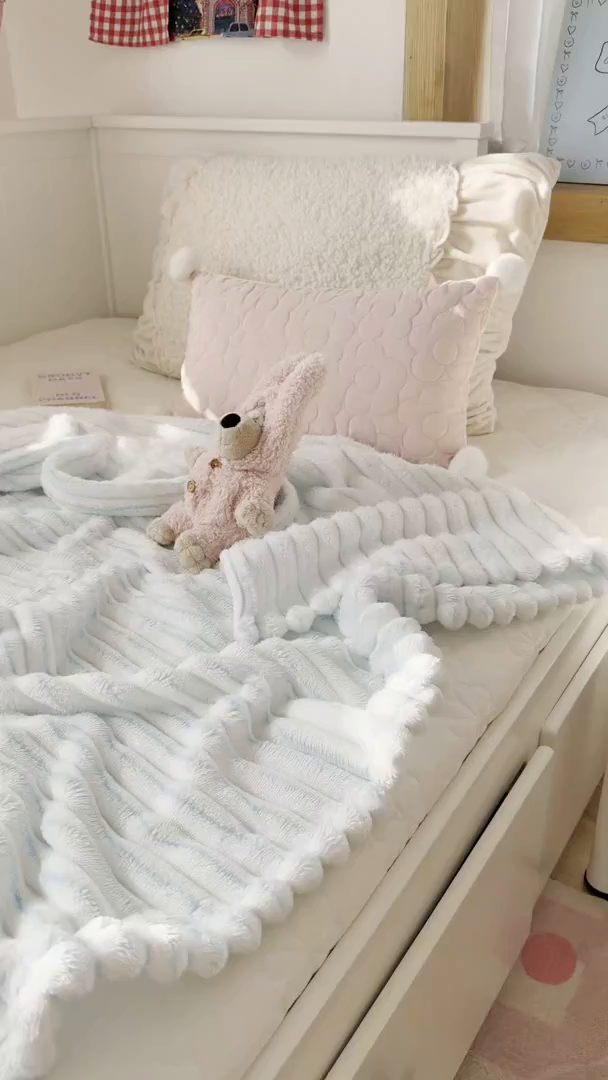 91家纺网 家纺一手货源 找家纺 （总）潮邦创意家居 2025新款300G双面阳离子提花工艺球毯-花缀柔绒系列