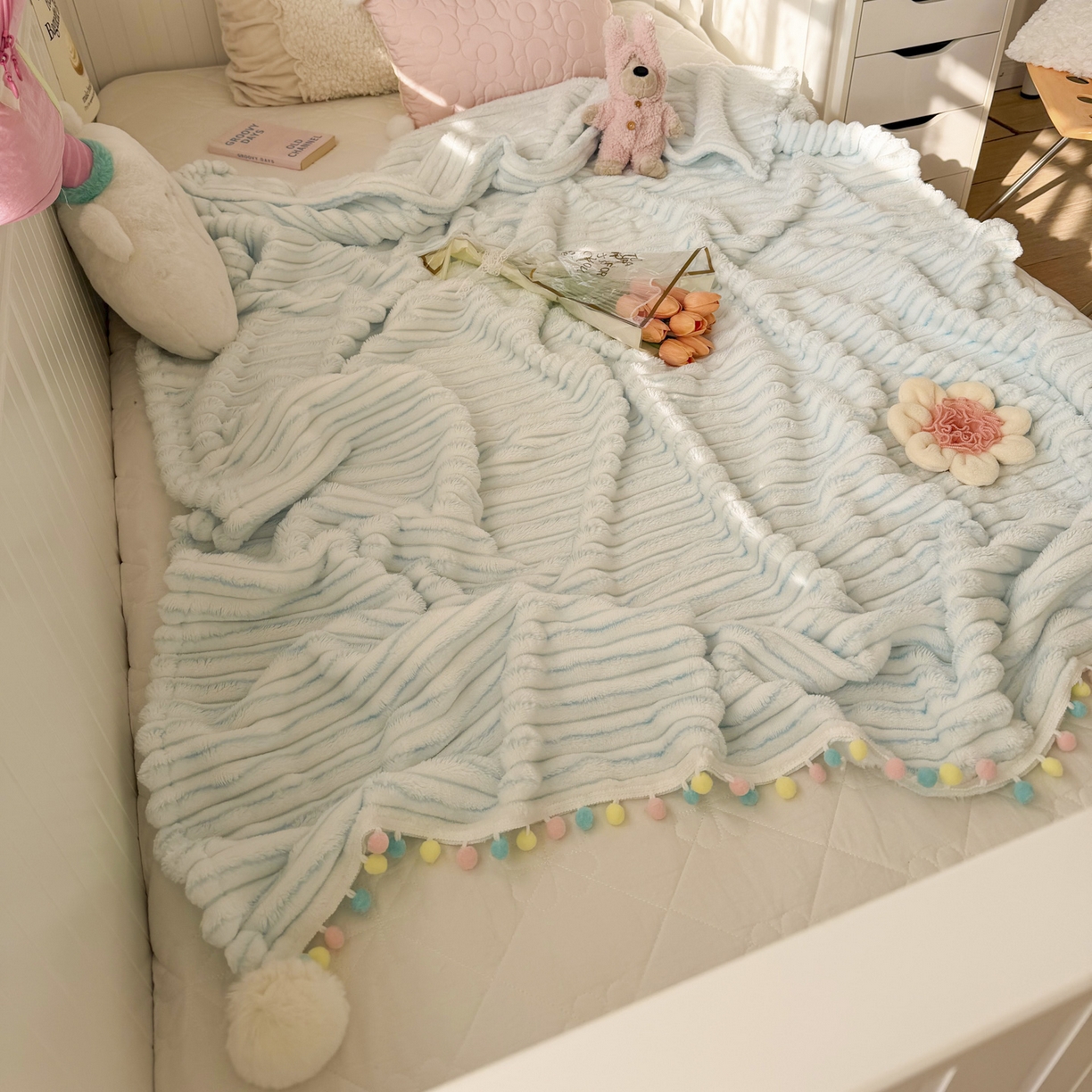 91家纺网 家纺一手货源 找家纺 潮邦创意家居 2025新款300G双面阳离子提花工艺球毯-花缀柔绒系列 花缀柔绒-兰