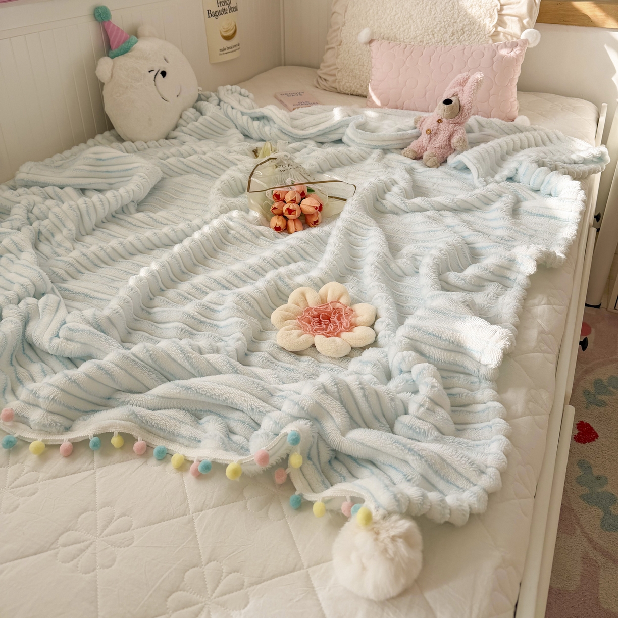 潮邦创意家居 2025新款300G双面阳离子提花工艺球毯-花缀柔绒系列 花缀柔绒-兰