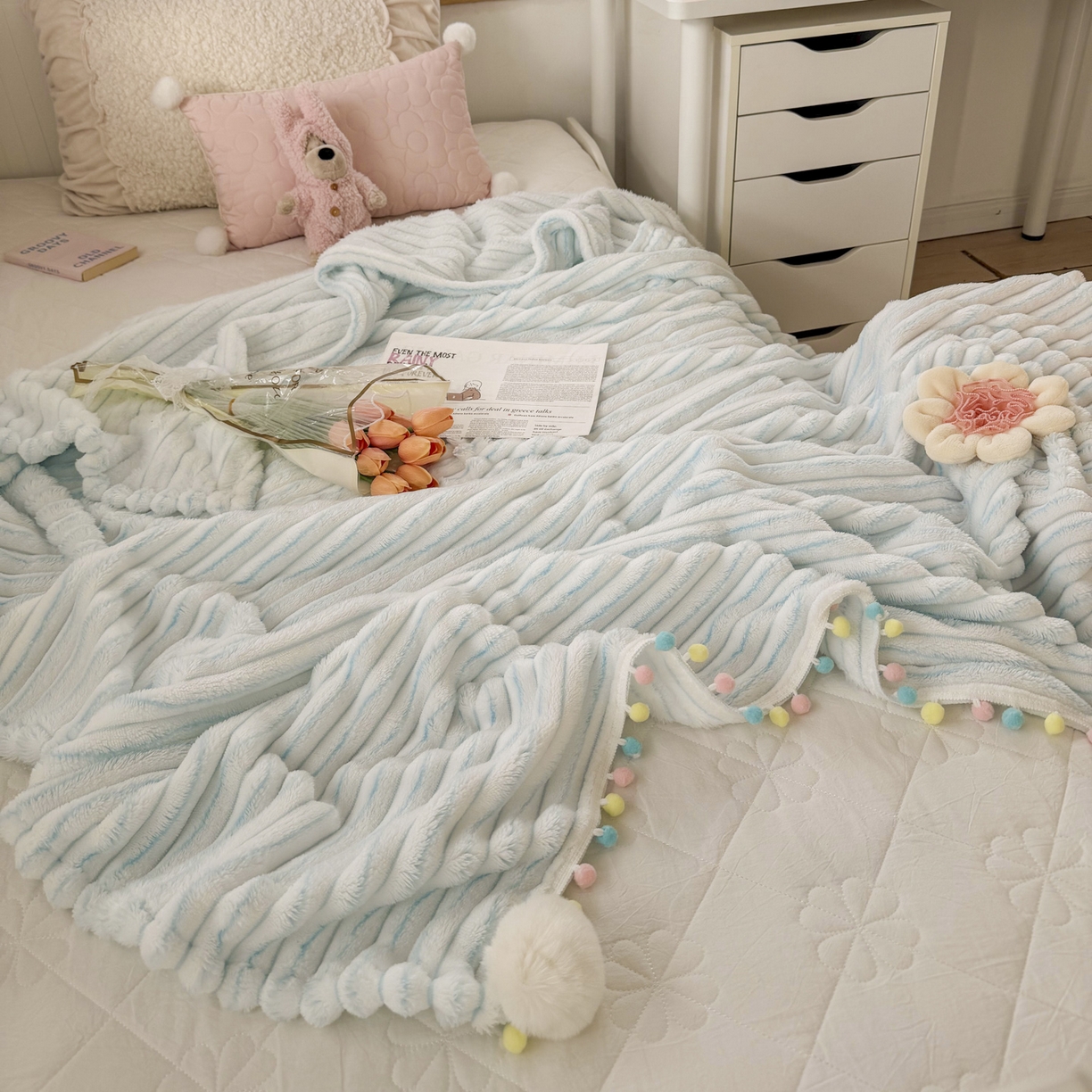 91家纺网 家纺一手货源 找家纺 潮邦创意家居 2025新款300G双面阳离子提花工艺球毯-花缀柔绒系列 花缀柔绒-兰