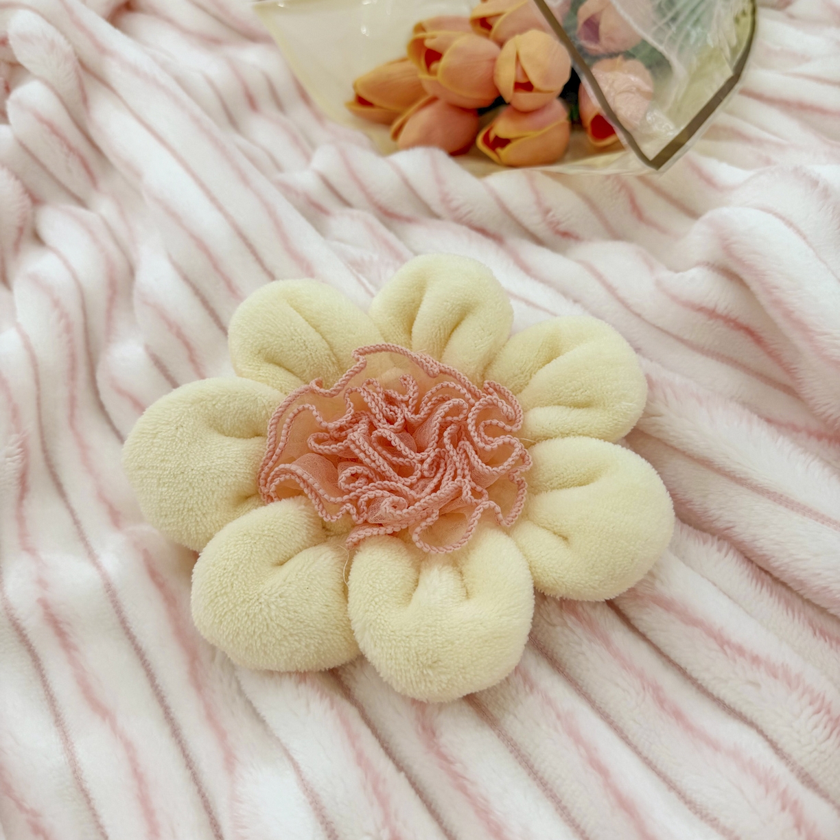 91家纺网 家纺一手货源 找家纺 潮邦创意家居 2025新款300G双面阳离子提花工艺球毯-花缀柔绒系列 花缀柔绒-粉