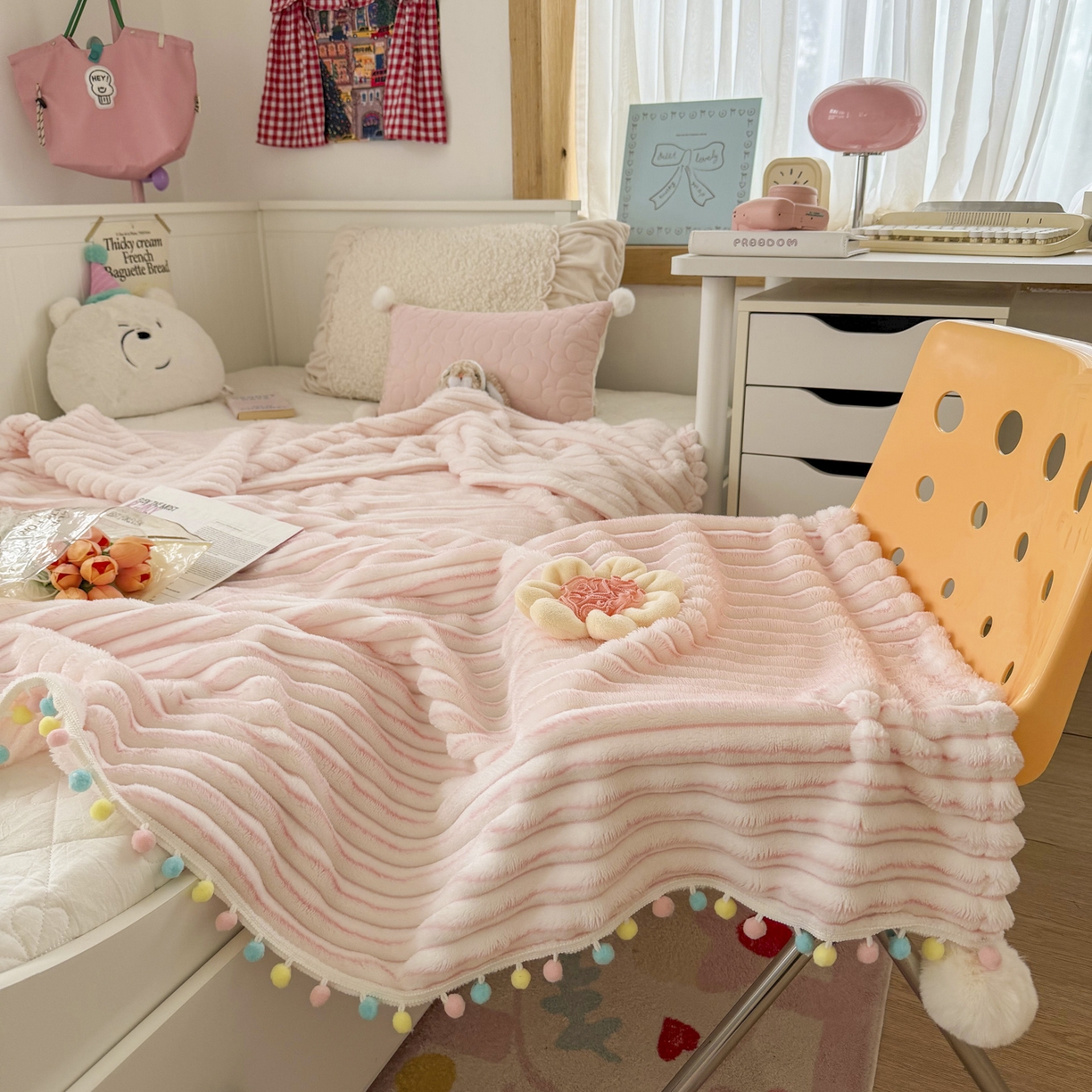 91家纺网 家纺一手货源 找家纺 潮邦创意家居 2025新款300G双面阳离子提花工艺球毯-花缀柔绒系列 花缀柔绒-粉