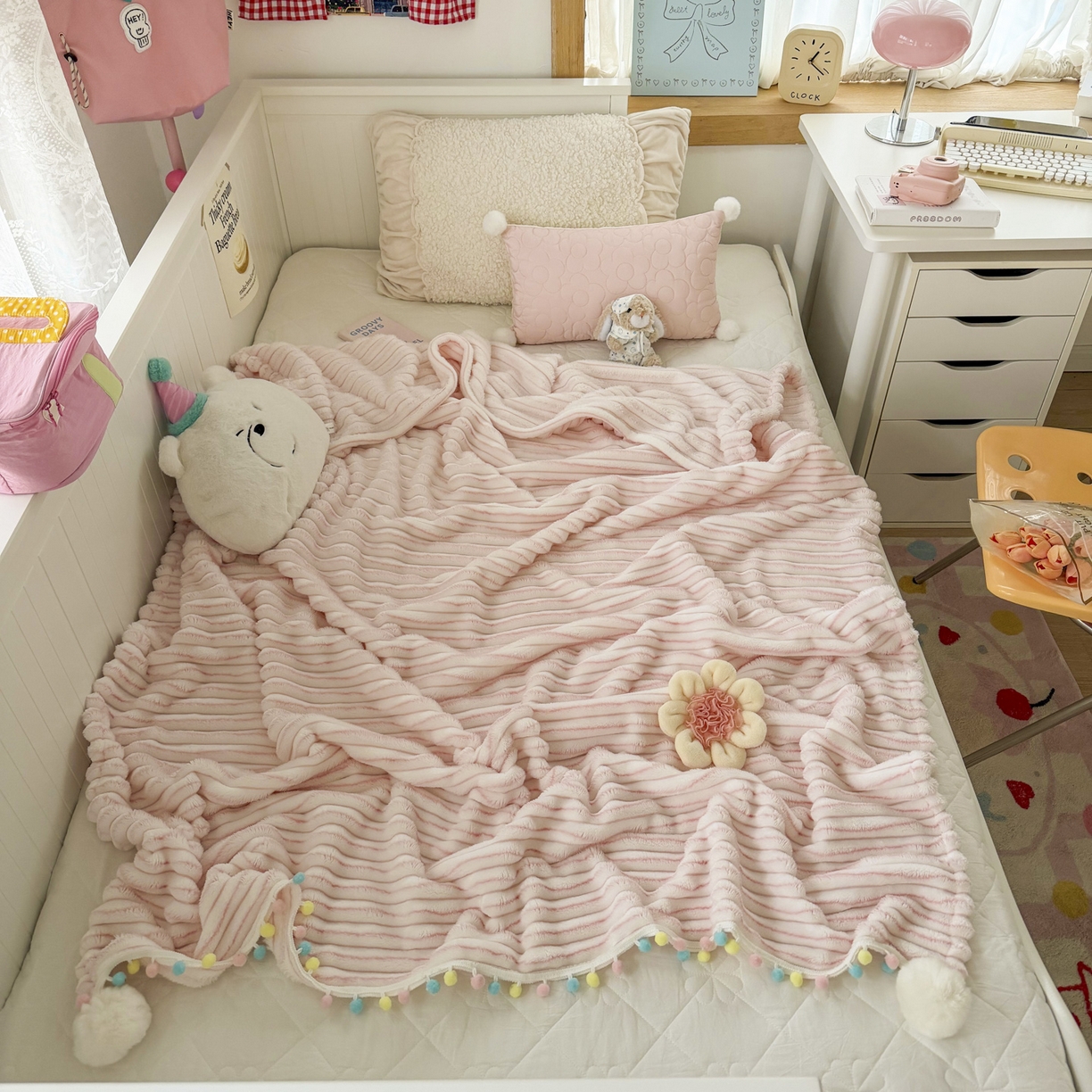 91家纺网 家纺一手货源 找家纺 潮邦创意家居 2025新款300G双面阳离子提花工艺球毯-花缀柔绒系列 花缀柔绒-粉