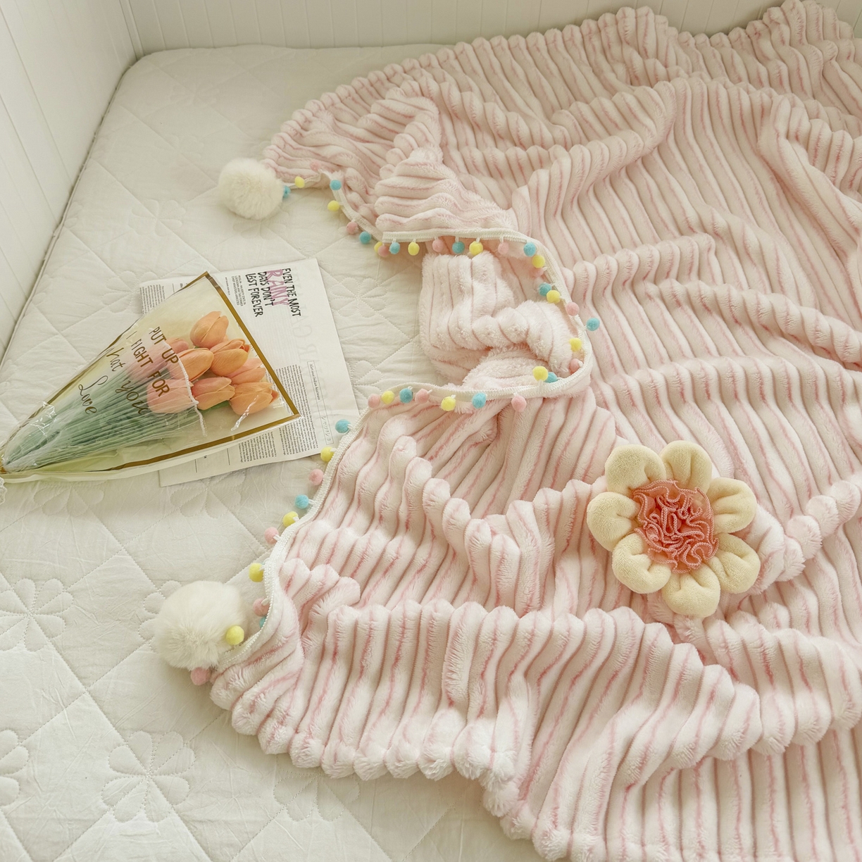 91家纺网 家纺一手货源 找家纺 潮邦创意家居 2025新款300G双面阳离子提花工艺球毯-花缀柔绒系列 花缀柔绒-粉