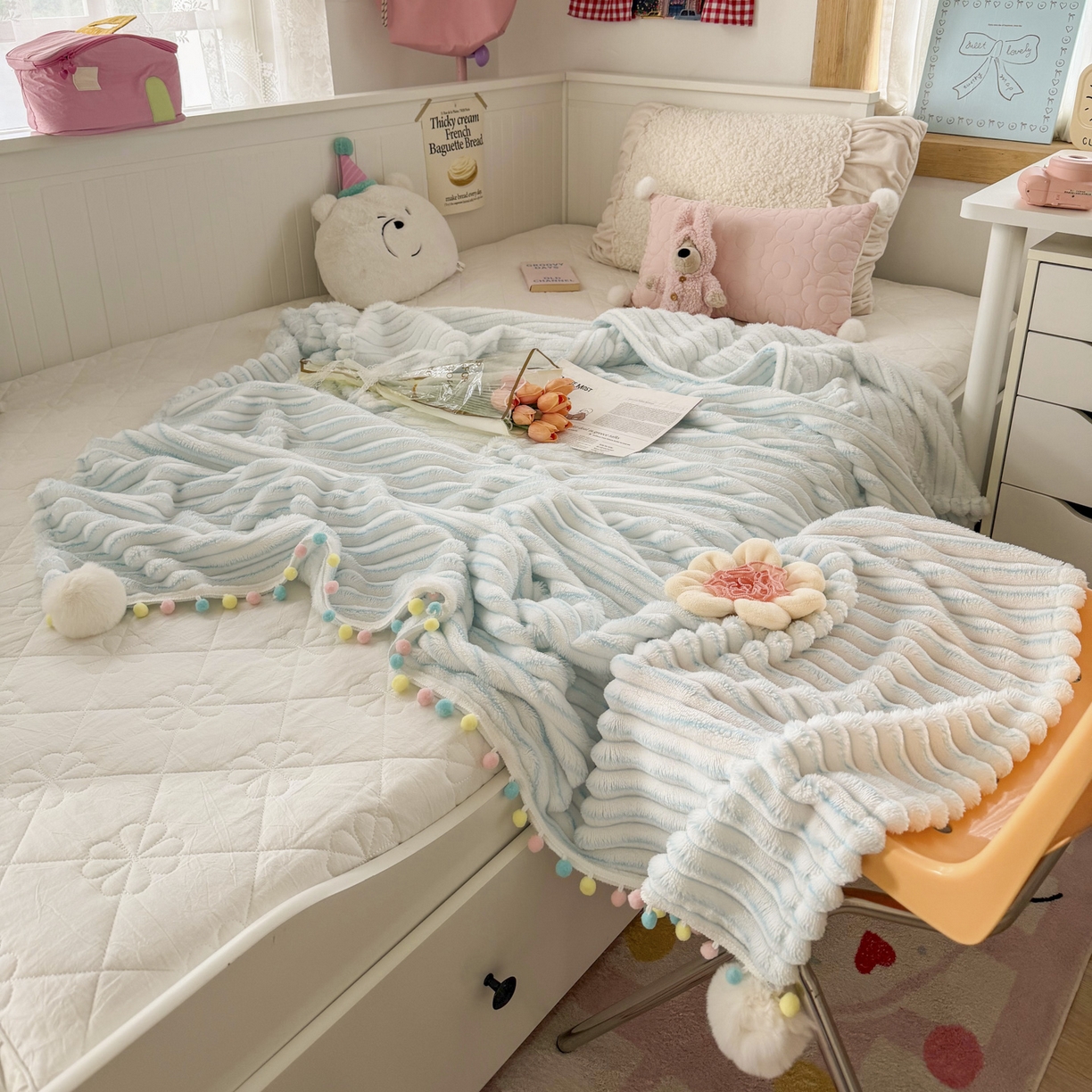 91家纺网 家纺一手货源 找家纺 潮邦创意家居 2025新款300G双面阳离子提花工艺球毯-花缀柔绒系列 花缀柔绒-兰