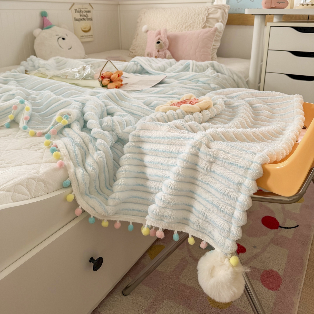 91家纺网 家纺一手货源 找家纺 潮邦创意家居 2025新款300G双面阳离子提花工艺球毯-花缀柔绒系列 花缀柔绒-兰