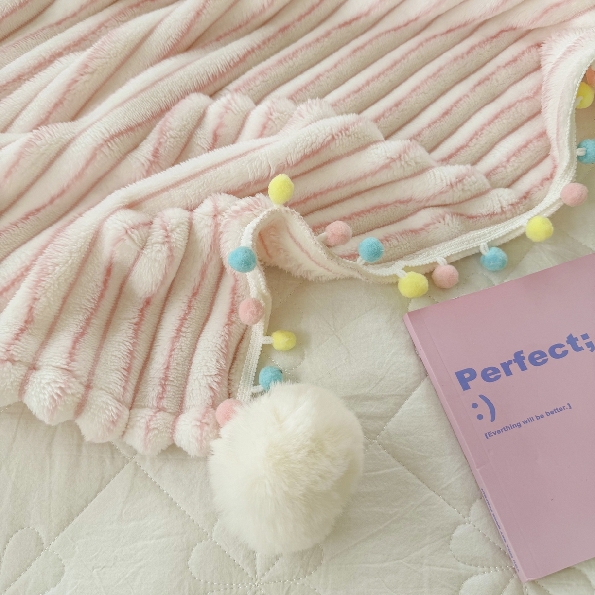 91家纺网 家纺一手货源 找家纺 潮邦创意家居 2025新款300G双面阳离子提花工艺球毯-花缀柔绒系列 花缀柔绒-粉