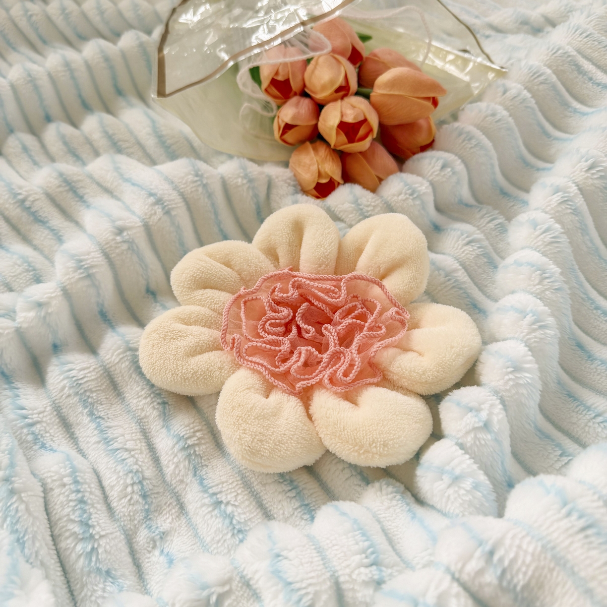 91家纺网 家纺一手货源 找家纺 潮邦创意家居 2025新款300G双面阳离子提花工艺球毯-花缀柔绒系列 花缀柔绒-兰