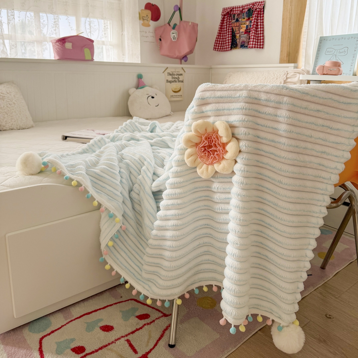 91家纺网 家纺一手货源 找家纺 潮邦创意家居 2025新款300G双面阳离子提花工艺球毯-花缀柔绒系列 花缀柔绒-兰