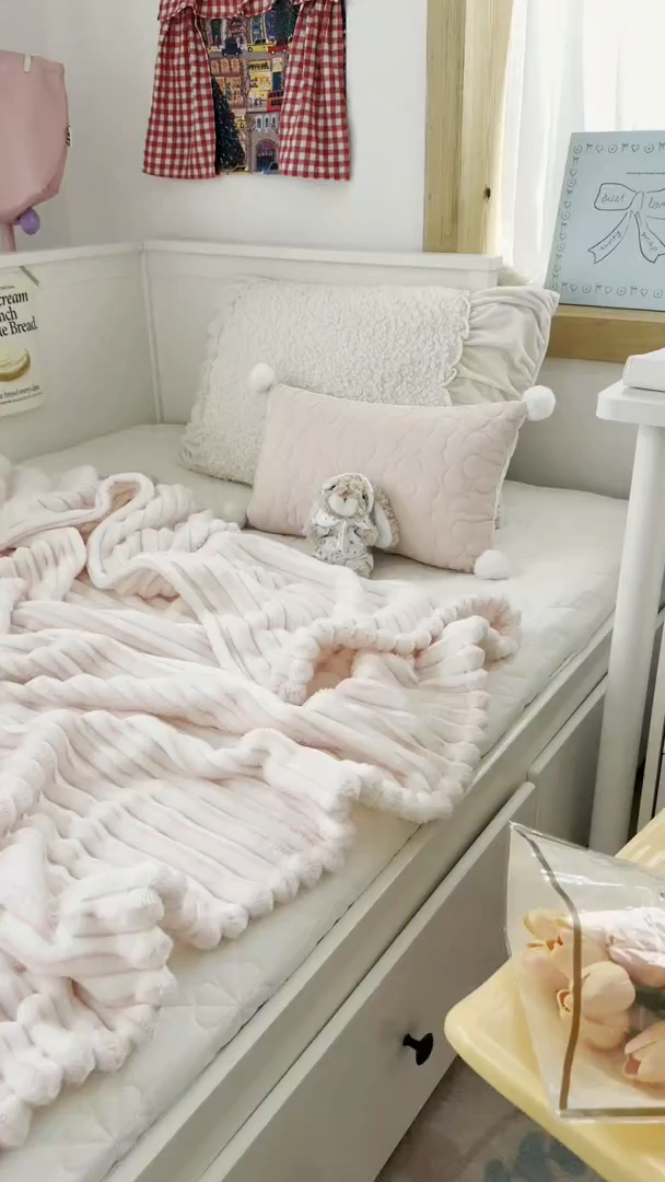 91家纺网 家纺一手货源 找家纺 潮邦创意家居 2025新款300G双面阳离子提花工艺球毯-花缀柔绒系列 花缀柔绒-粉