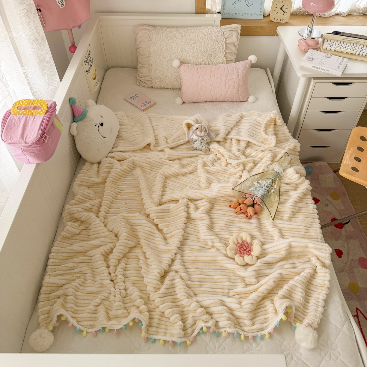 91家纺网 家纺一手货源 找家纺 潮邦创意家居 2025新款300G双面阳离子提花工艺球毯-花缀柔绒系列 花缀柔绒-暖橙