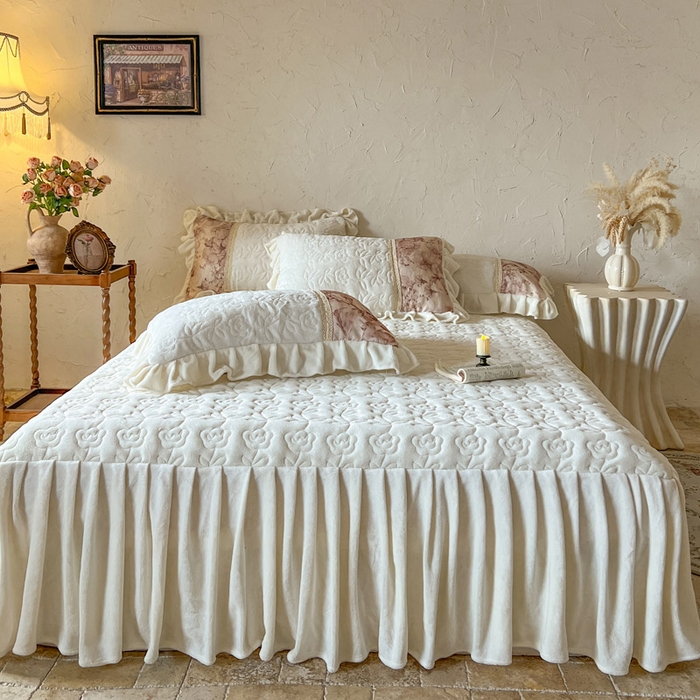 91家纺网 家纺一手货源 找家纺 （总）瑞宝 2025新款全消光牛奶绒夹棉款床裙四件套-伊莲娜