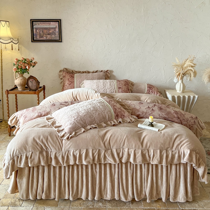 91家纺网 家纺一手货源 找家纺 （总）瑞宝 2025新款全消光牛奶绒夹棉款床裙四件套-伊莲娜