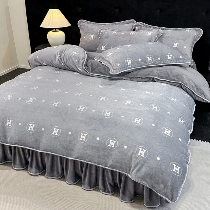 91家纺网 家纺一手货源 找家纺 诺梵家纺 2025新款8斤加厚保暖金貂绒牛奶绒印花四件套 奢雅灰