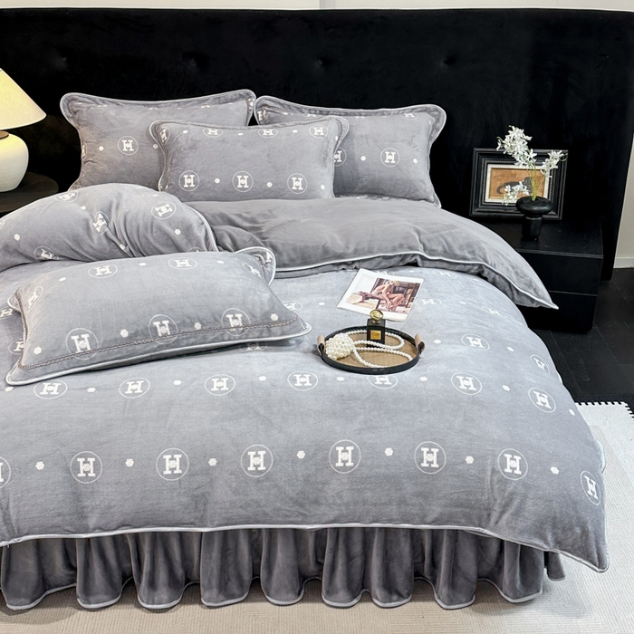 91家纺网 家纺一手货源 找家纺 诺梵家纺 2025新款8斤加厚保暖金貂绒牛奶绒印花四件套 奢雅灰