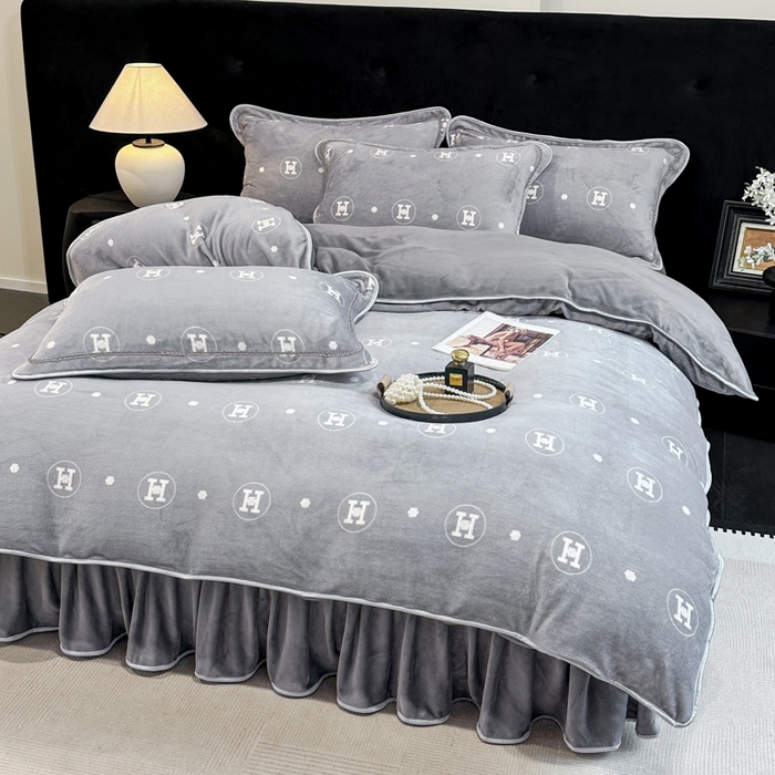 91家纺网 家纺一手货源 找家纺 诺梵家纺 2025新款8斤加厚保暖金貂绒牛奶绒印花四件套 奢雅灰