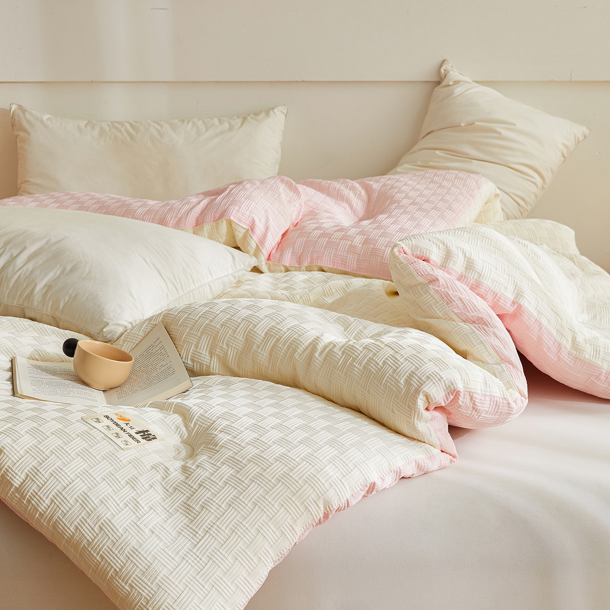 91家纺网 家纺一手货源 找家纺 初相识被业 2025新款双拼原棉提花大豆纤维被被子被芯 小豆仙白拼粉