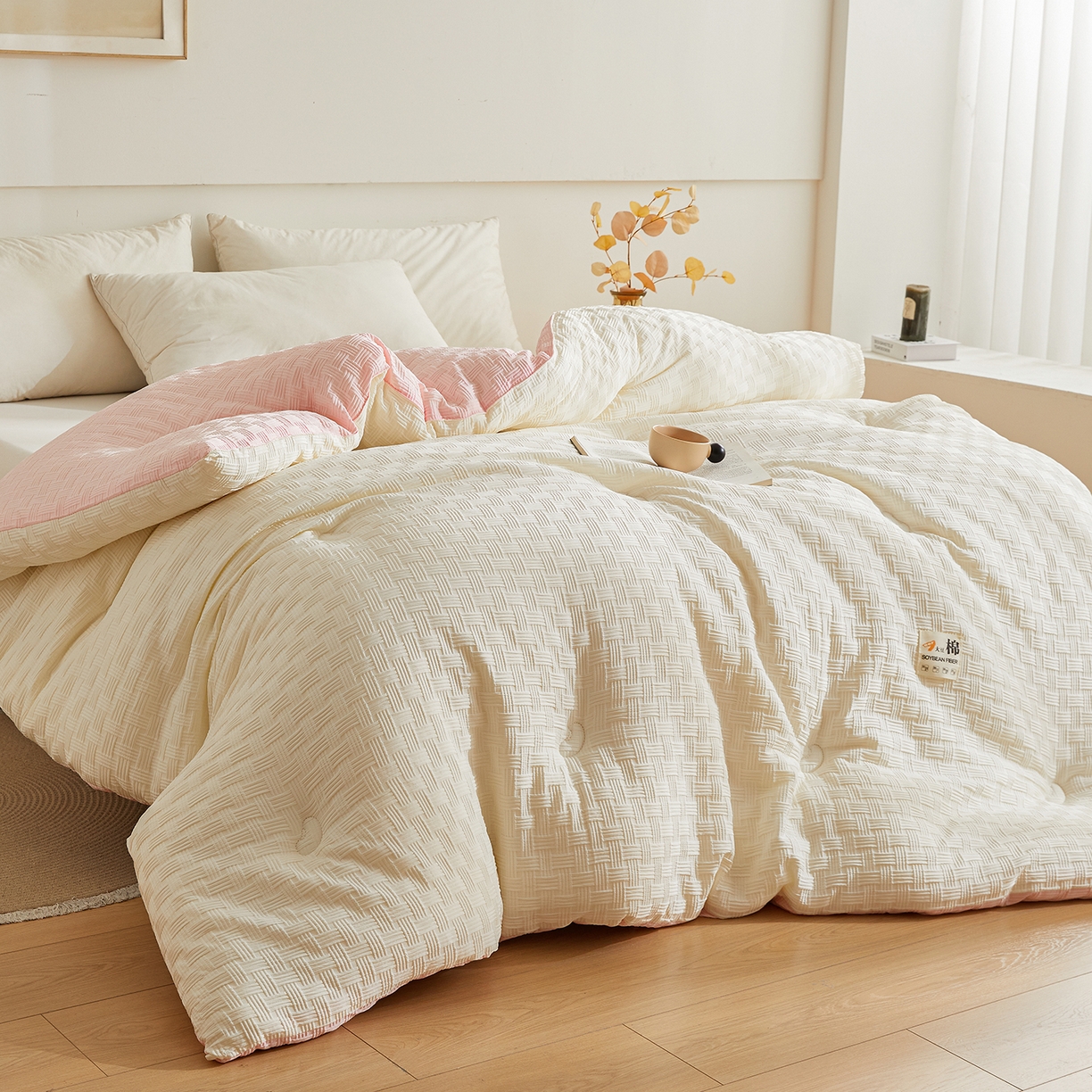 91家纺网 家纺一手货源 找家纺 初相识被业 2025新款双拼原棉提花大豆纤维被被子被芯 小豆仙白拼粉