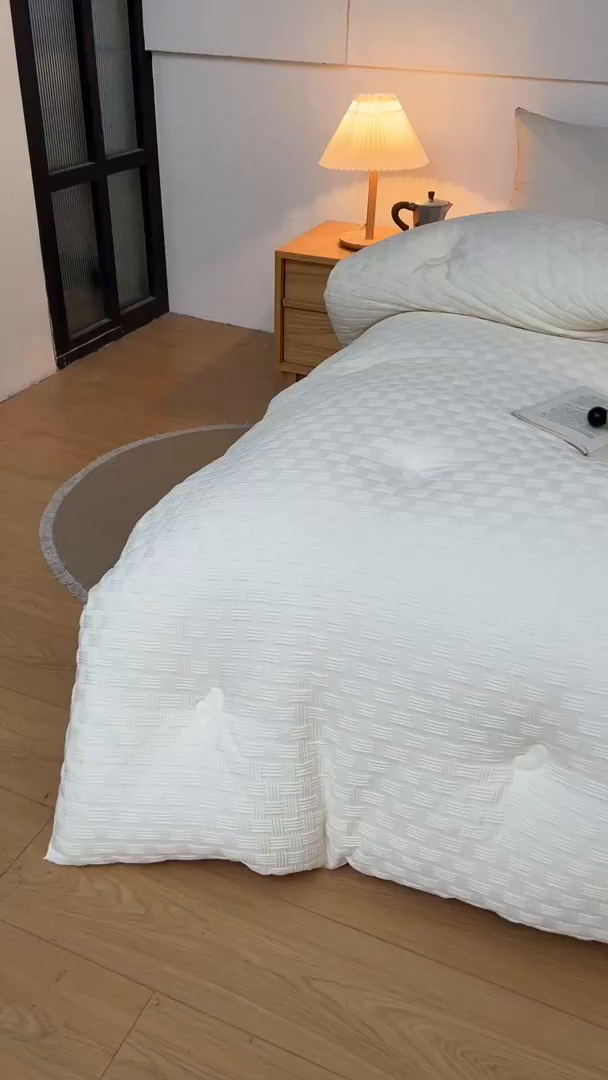 91家纺网 家纺一手货源 找家纺 初相识被业 2025新款双拼原棉提花大豆纤维被被子被芯 小豆仙白拼粉