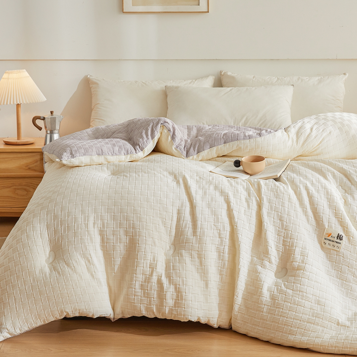91家纺网 家纺一手货源 找家纺 初相识被业 2025新款双拼原棉提花大豆纤维被被子被芯 小豆仙白拼灰