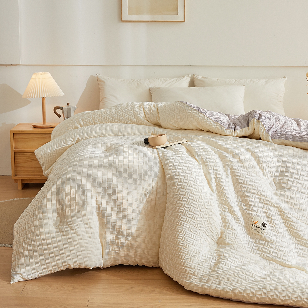 91家纺网 家纺一手货源 找家纺 初相识被业 2025新款双拼原棉提花大豆纤维被被子被芯 小豆仙白拼灰