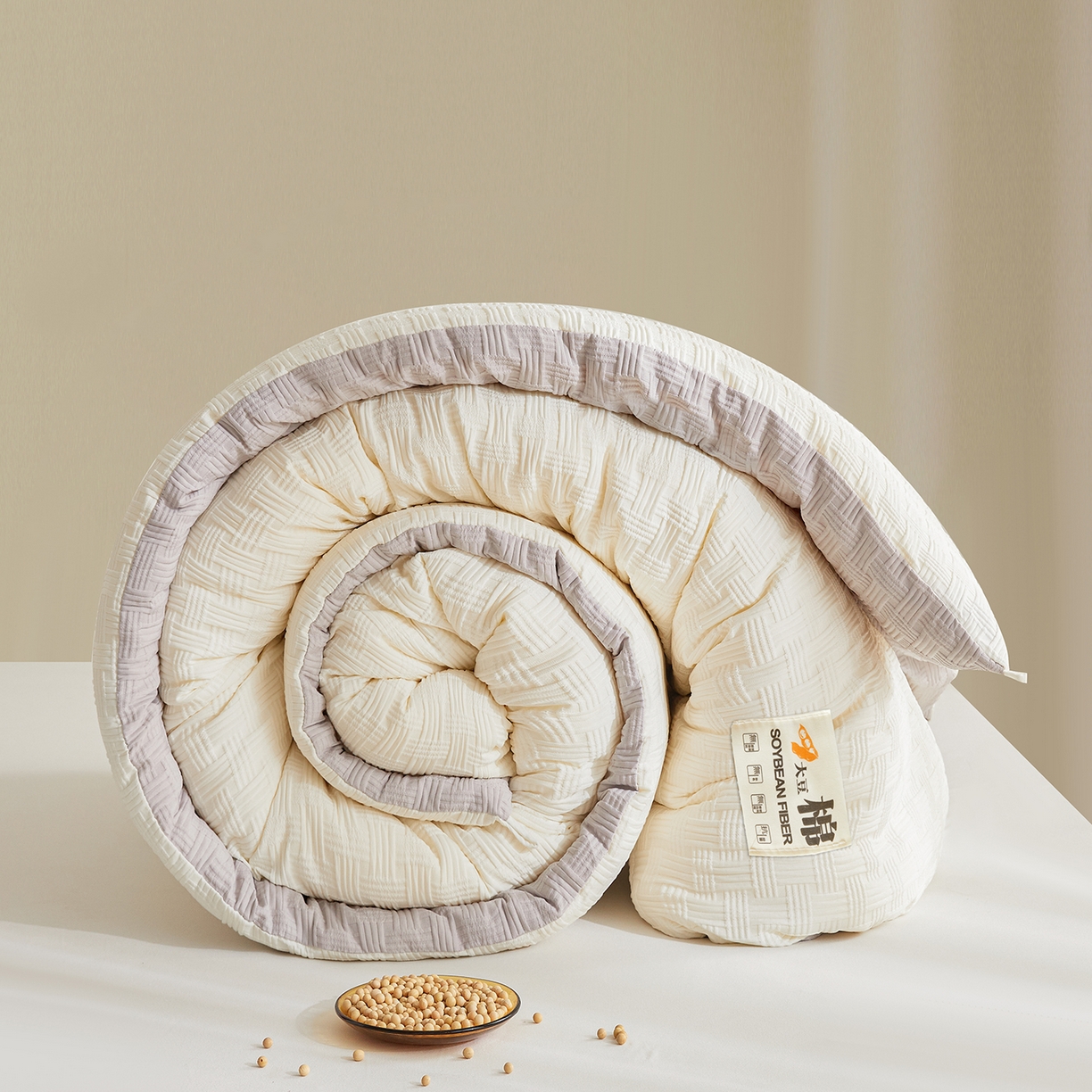 91家纺网 家纺一手货源 找家纺 初相识被业 2025新款双拼原棉提花大豆纤维被被子被芯 小豆仙白拼灰