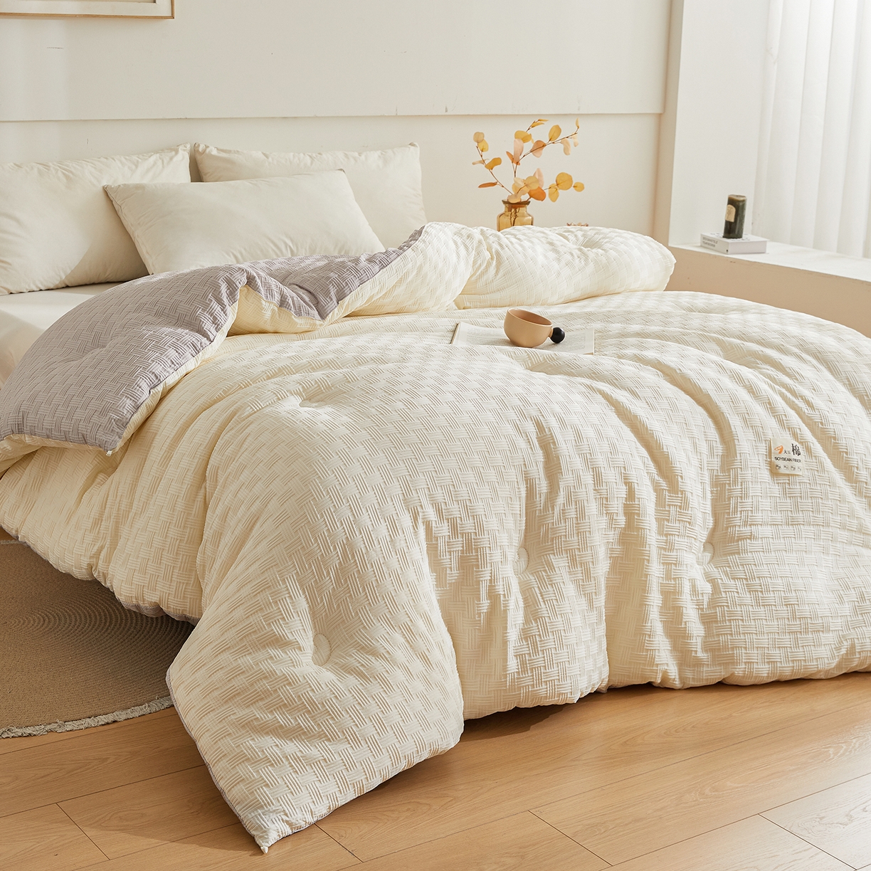 91家纺网 家纺一手货源 找家纺 初相识被业 2025新款双拼原棉提花大豆纤维被被子被芯 小豆仙白拼灰