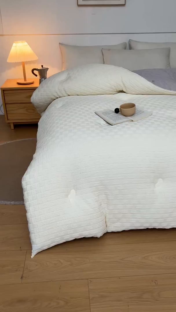 91家纺网 家纺一手货源 找家纺 初相识被业 2025新款双拼原棉提花大豆纤维被被子被芯 小豆仙白拼灰