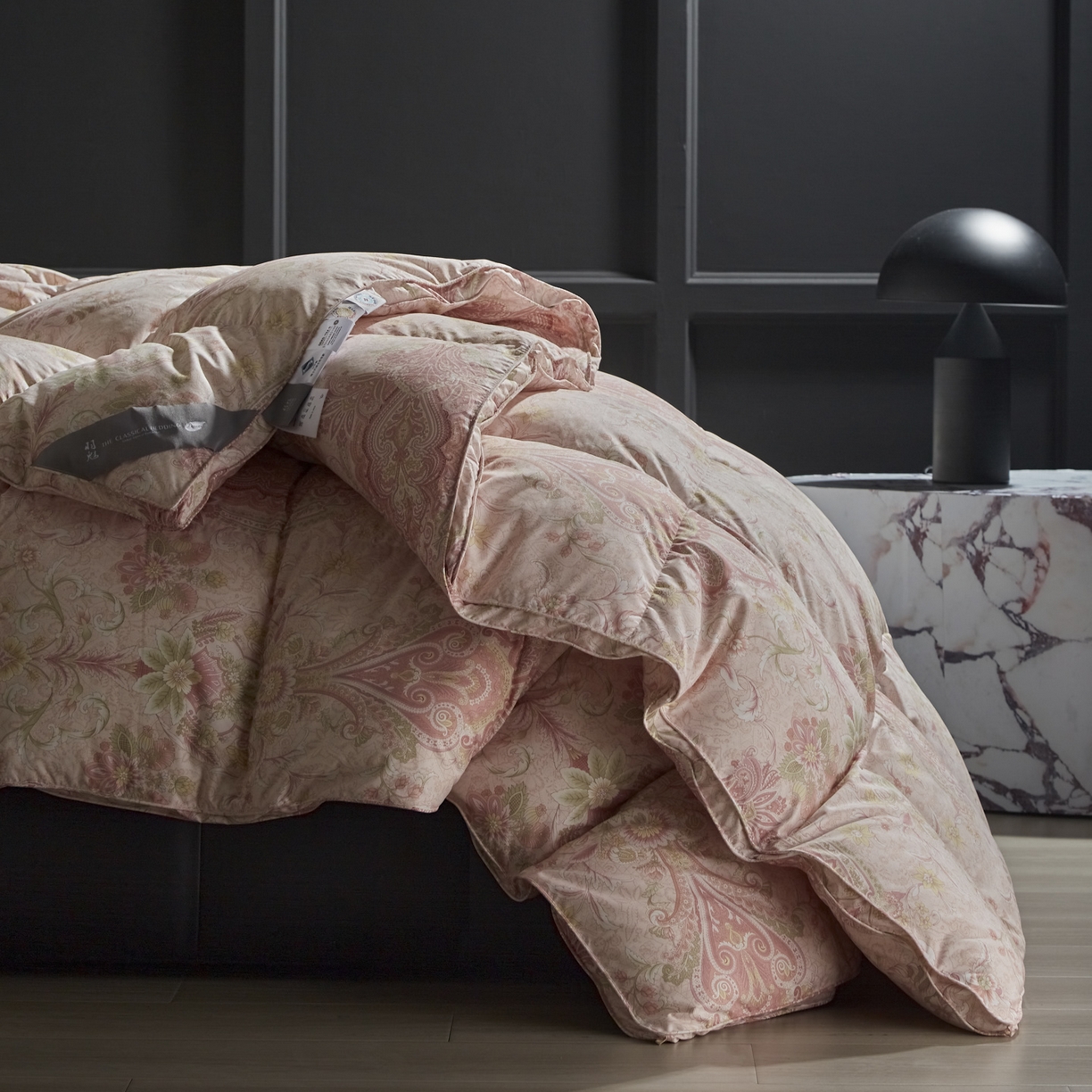 91家纺网 家纺一手货源 找家纺 暖羽屋羽绒馆 2025新款国标95白鹅绒被子 印花羽绒被芯2米 双人羽绒被子春秋被 冬被 翡翠粉