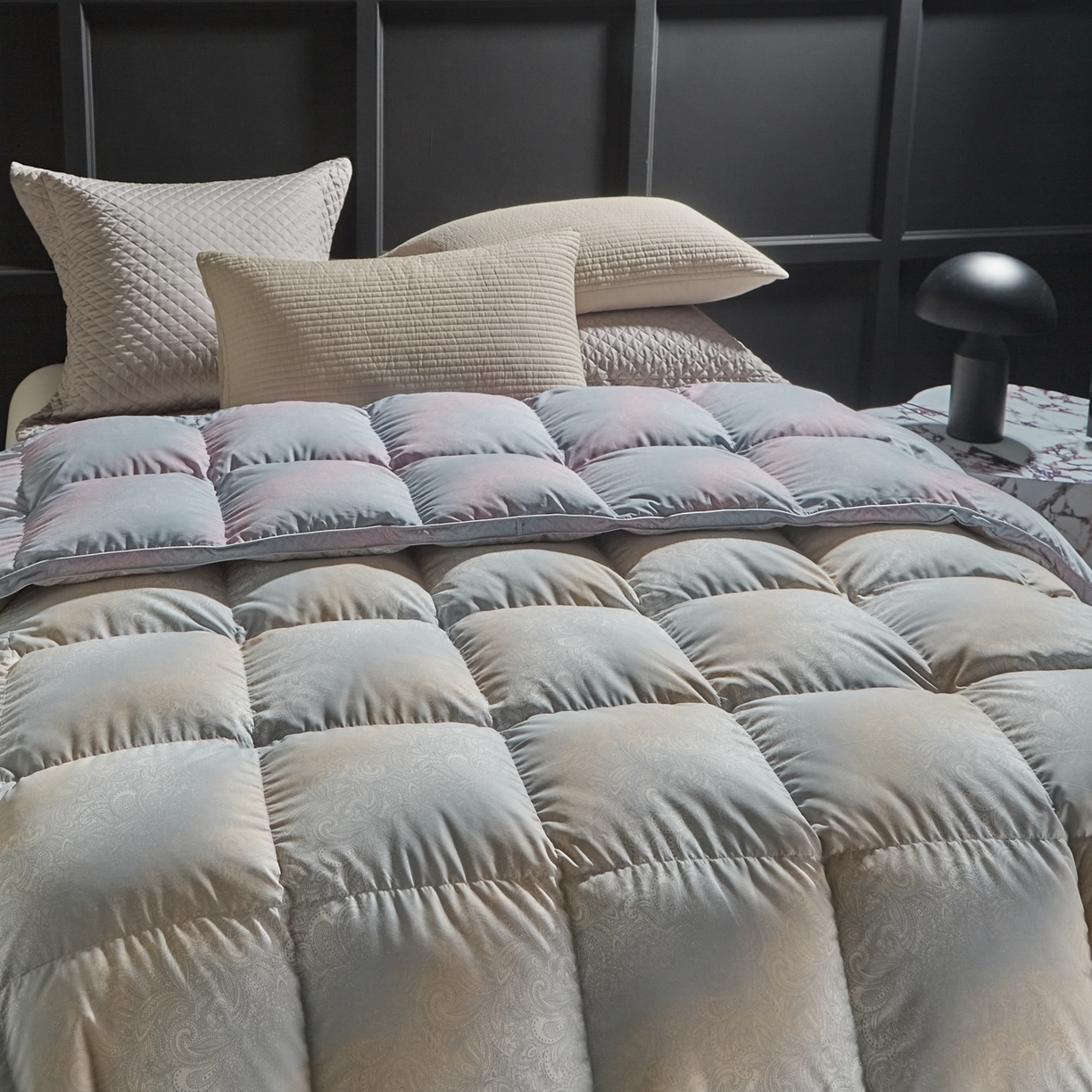 91家纺网 家纺一手货源 找家纺 暖羽屋羽绒馆 2025新款绒子含量95白鹅绒被子 国标95白鹅绒被芯双人加厚磨毛糯棉春秋被 云梦反面