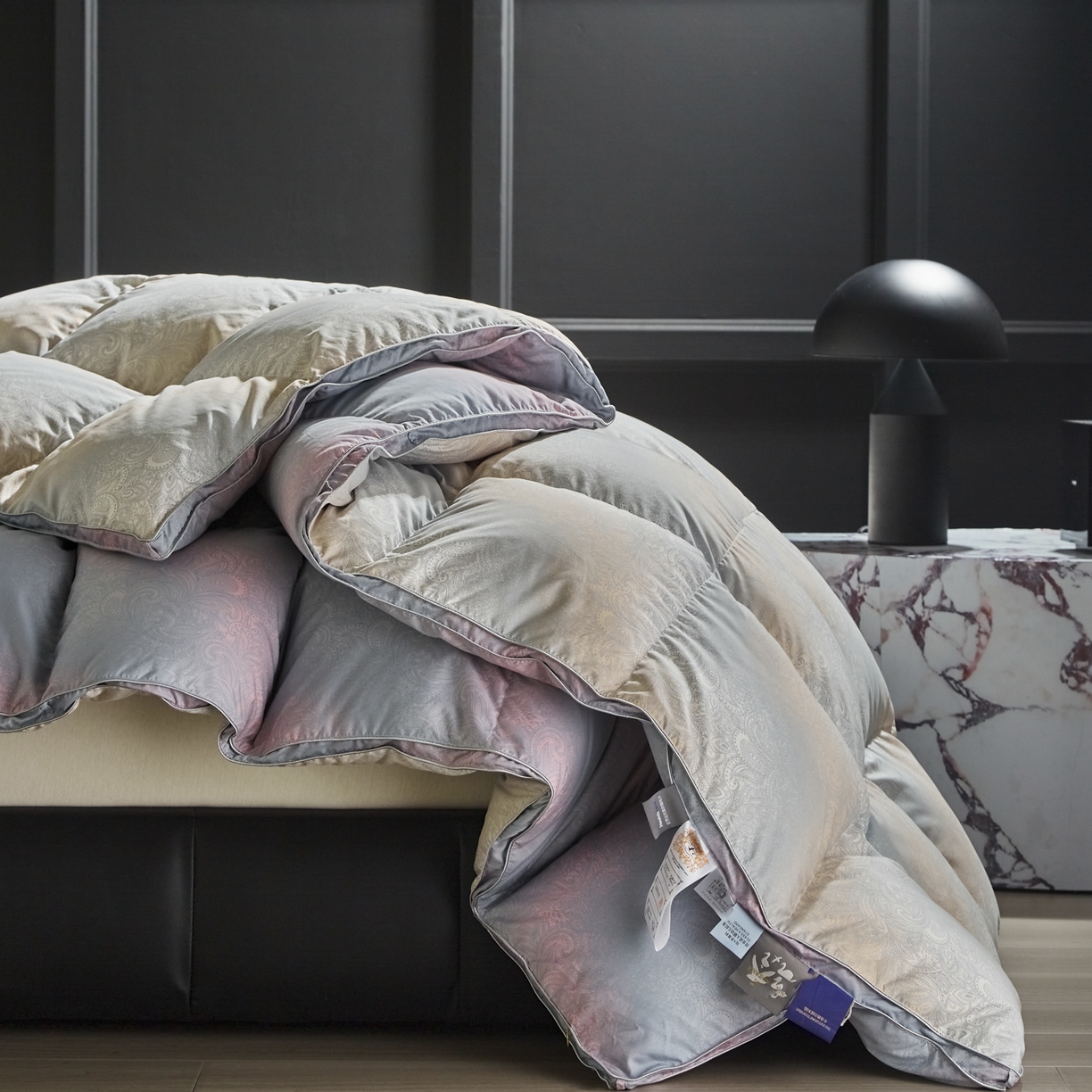 91家纺网 家纺一手货源 找家纺 暖羽屋羽绒馆 2025新款绒子含量95白鹅绒被子 国标95白鹅绒被芯双人加厚磨毛糯棉春秋被 云梦反面