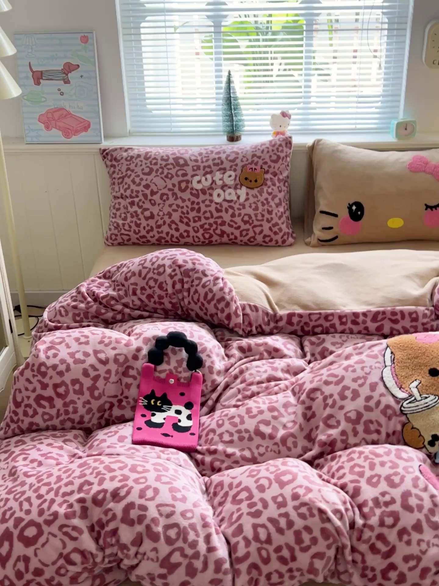 91家纺网 家纺一手货源 找家纺 优选 2025新款高克重200g牛奶绒数码印花毛巾绣卡通四件套直播爆款电商爆款 黑皮粉