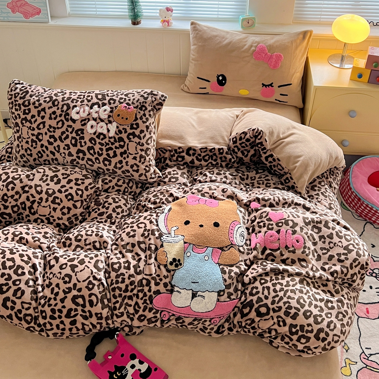 91家纺网 家纺一手货源 找家纺 优选 2025新款高克重200g牛奶绒数码印花毛巾绣卡通四件套直播爆款电商爆款 黑皮咖