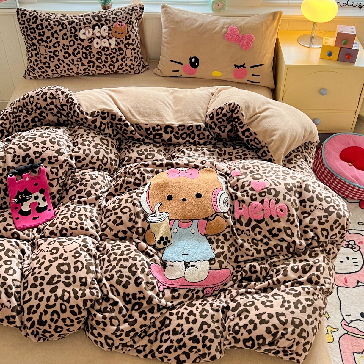 91家纺网 家纺一手货源 找家纺 优选 2025新款高克重200g牛奶绒数码印花毛巾绣卡通四件套直播爆款电商爆款 黑皮咖