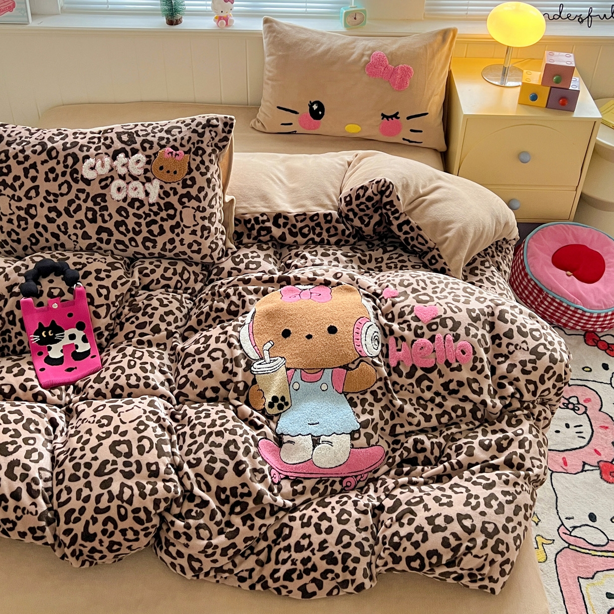 91家纺网 家纺一手货源 找家纺 优选 2025新款高克重200g牛奶绒数码印花毛巾绣卡通四件套直播爆款电商爆款 黑皮咖