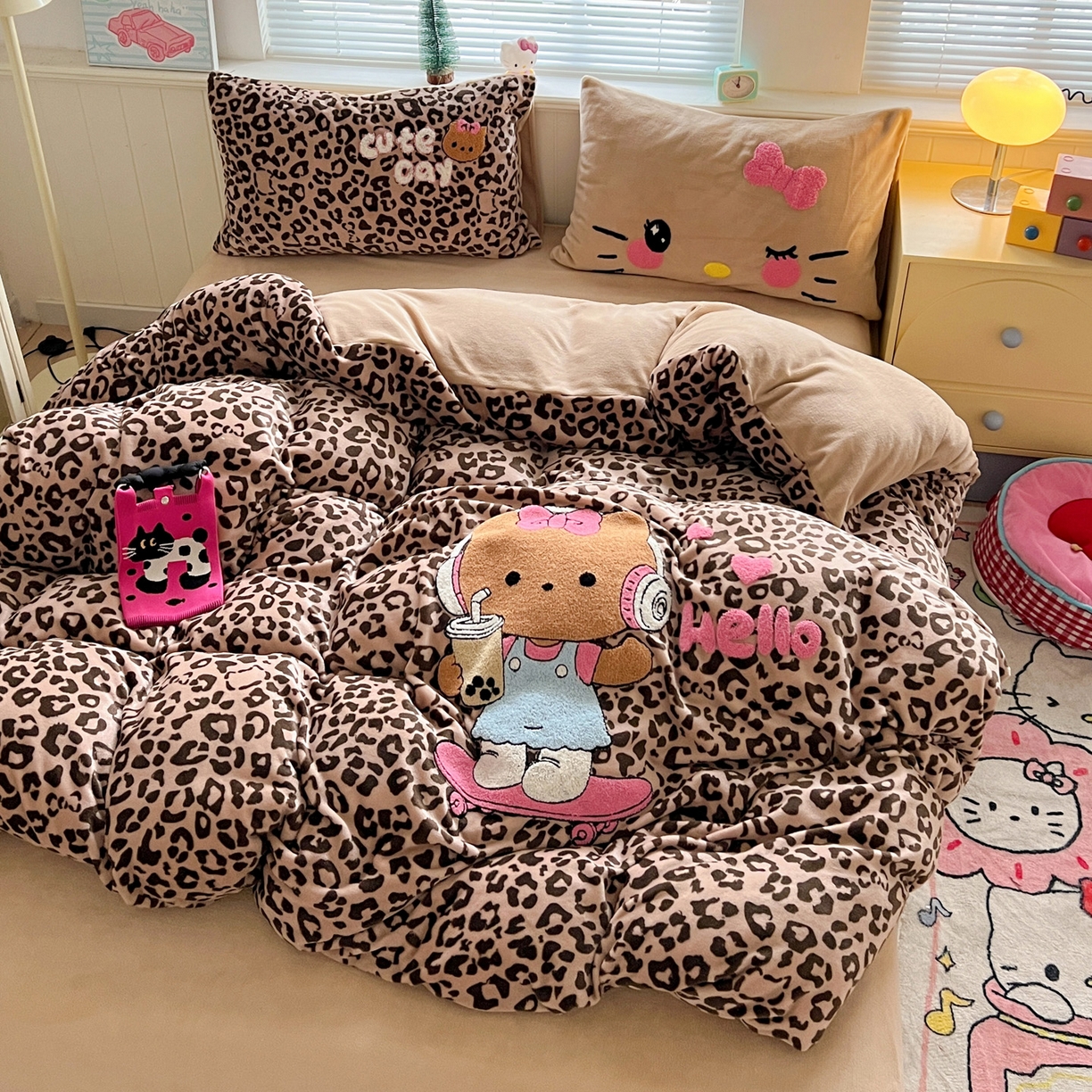 91家纺网 家纺一手货源 找家纺 优选 2025新款高克重200g牛奶绒数码印花毛巾绣卡通四件套直播爆款电商爆款 黑皮咖