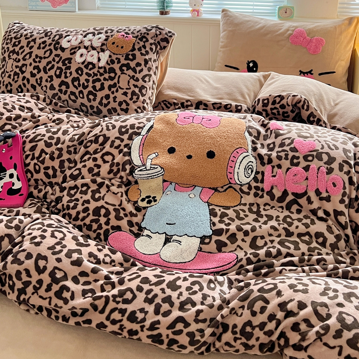 91家纺网 家纺一手货源 找家纺 优选 2025新款高克重200g牛奶绒数码印花毛巾绣卡通四件套直播爆款电商爆款 黑皮咖