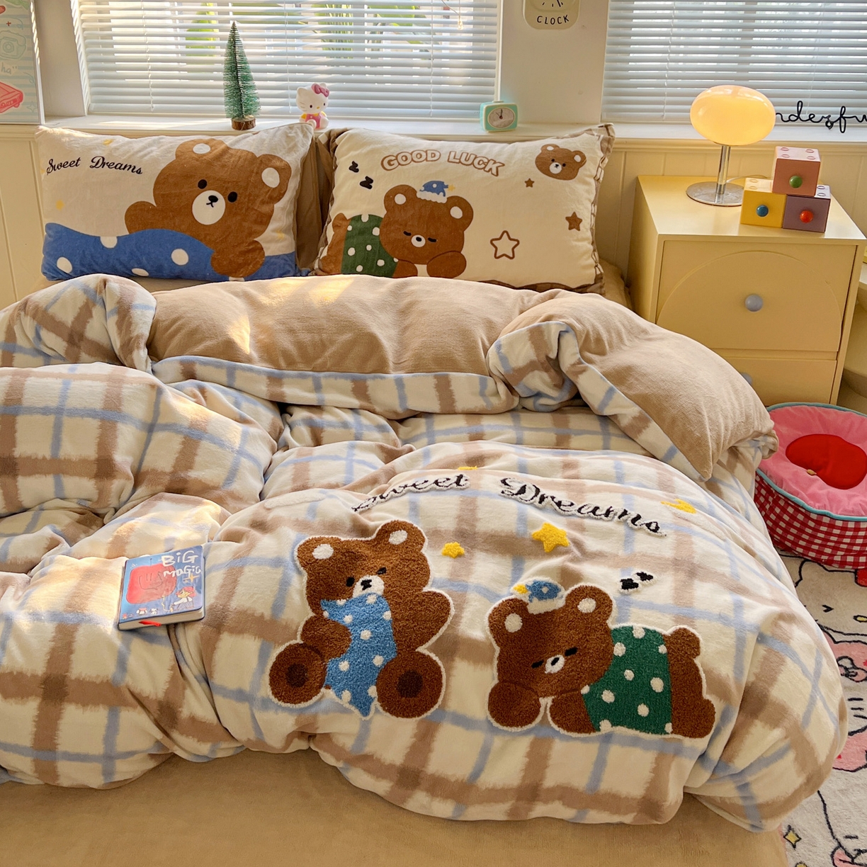 91家纺网 家纺一手货源 找家纺 优选 2025新款高克重200g牛奶绒数码印花毛巾绣卡通四件套直播爆款电商爆款 晚安熊宝宝