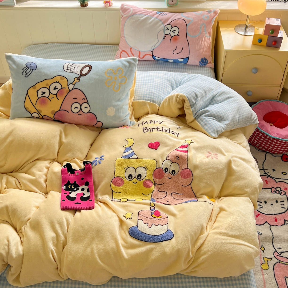 91家纺网 家纺一手货源 找家纺 优选 2025新款高克重200g牛奶绒数码印花毛巾绣卡通四件套直播爆款电商爆款 生日派对