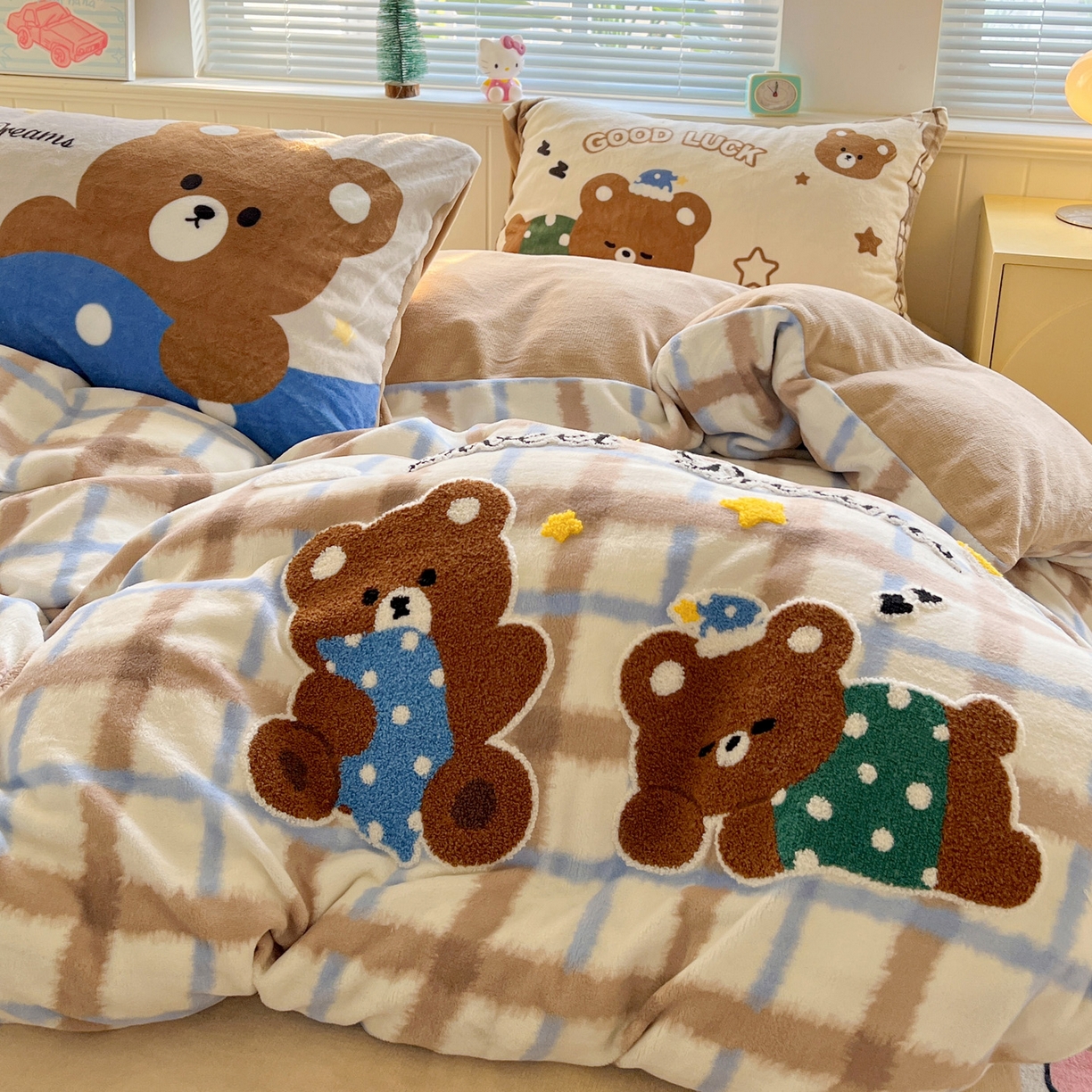 91家纺网 家纺一手货源 找家纺 优选 2025新款高克重200g牛奶绒数码印花毛巾绣卡通四件套直播爆款电商爆款 晚安熊宝宝