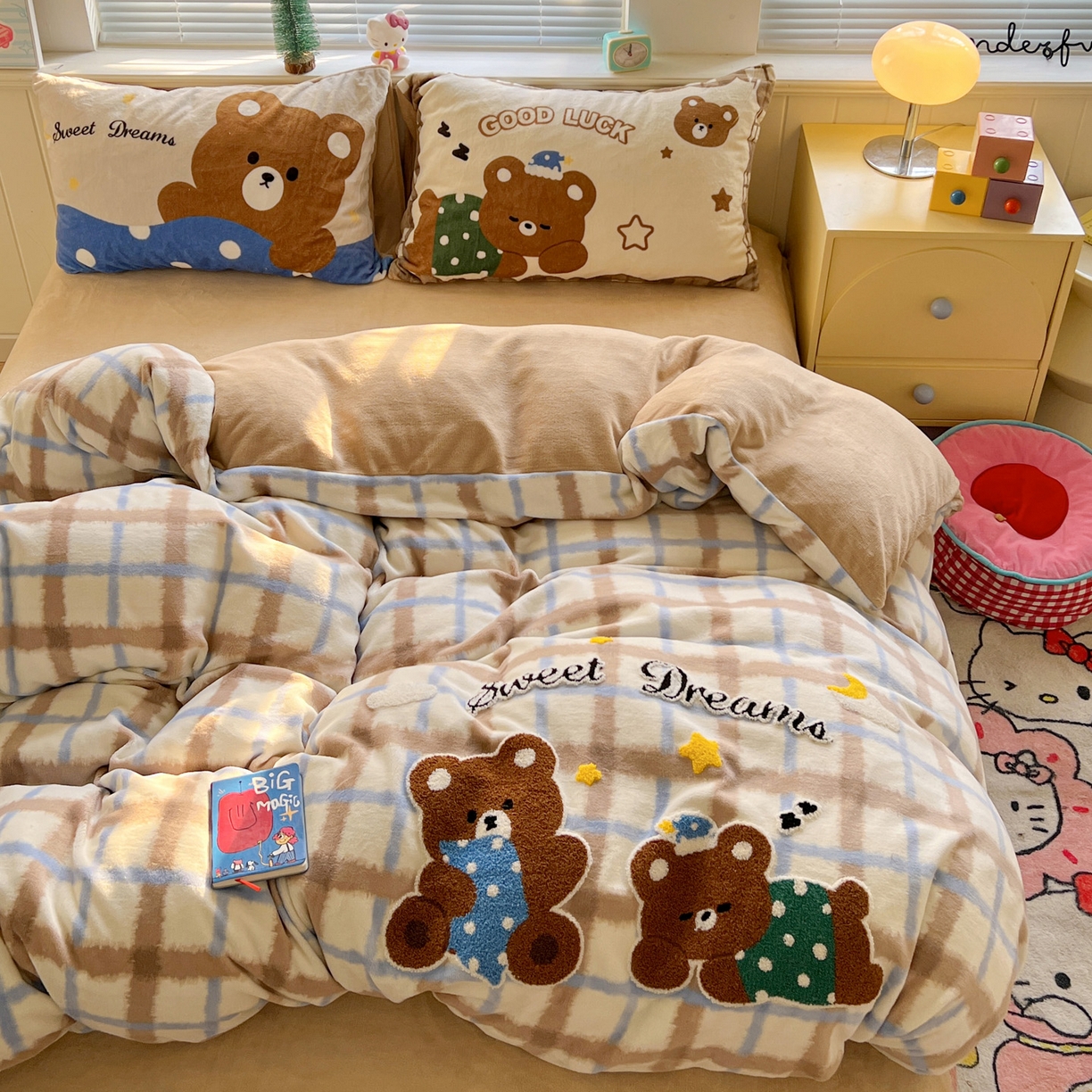 91家纺网 家纺一手货源 找家纺 优选 2025新款高克重200g牛奶绒数码印花毛巾绣卡通四件套直播爆款电商爆款 晚安熊宝宝