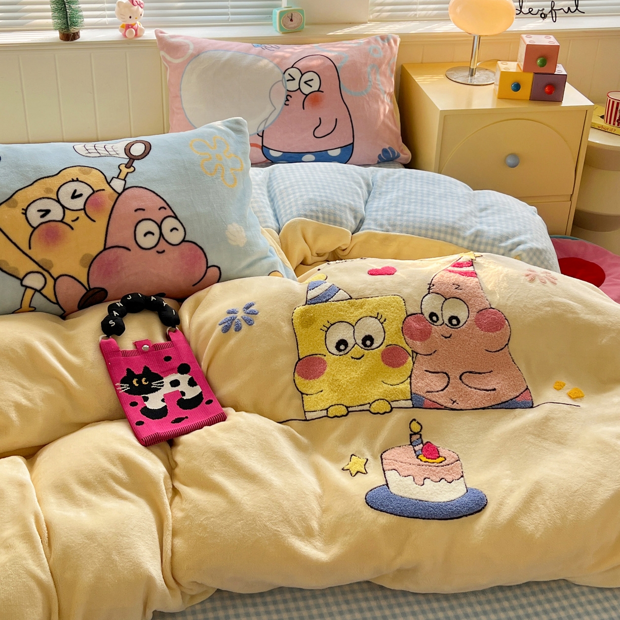 91家纺网 家纺一手货源 找家纺 优选 2025新款高克重200g牛奶绒数码印花毛巾绣卡通四件套直播爆款电商爆款 生日派对