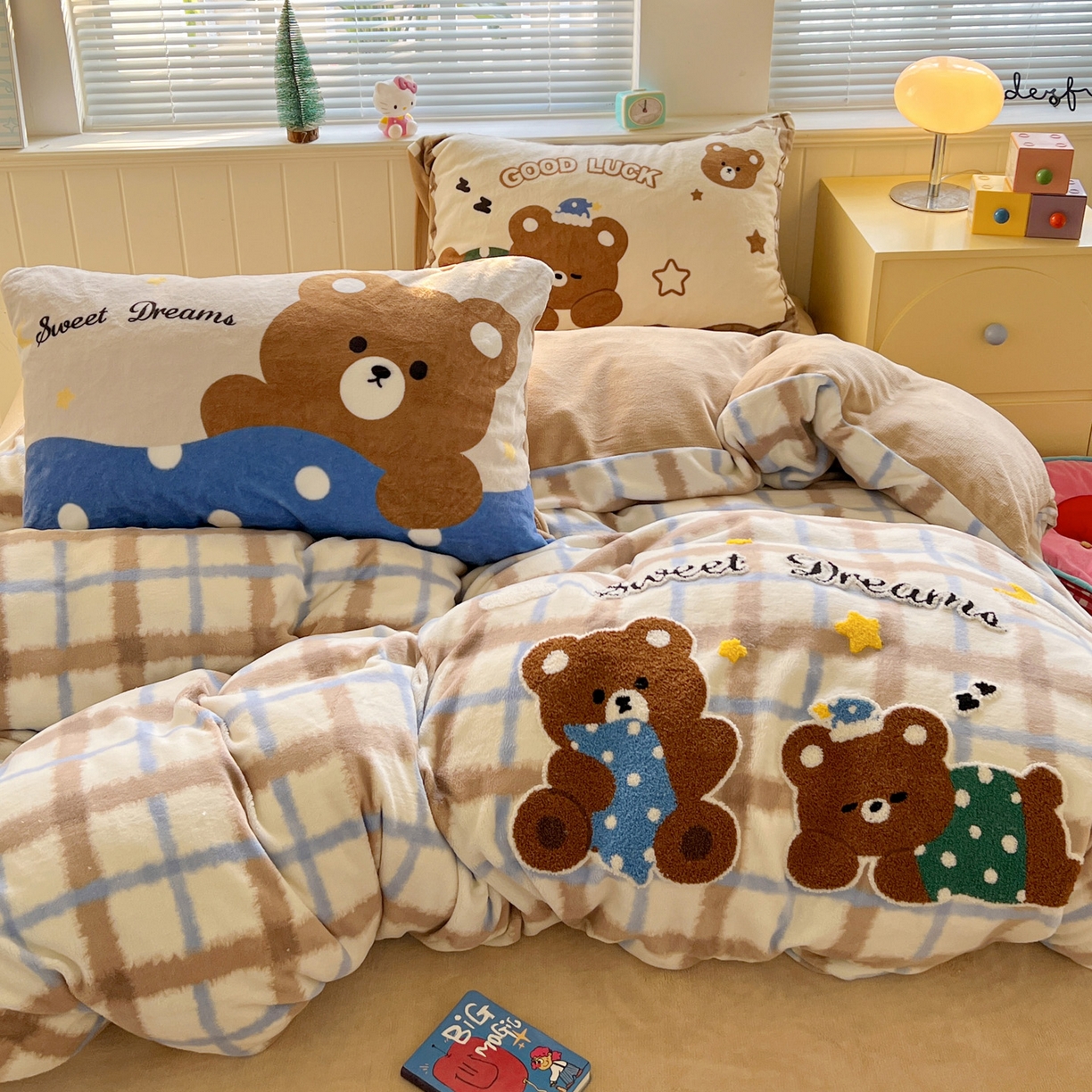 91家纺网 家纺一手货源 找家纺 优选 2025新款高克重200g牛奶绒数码印花毛巾绣卡通四件套直播爆款电商爆款 晚安熊宝宝