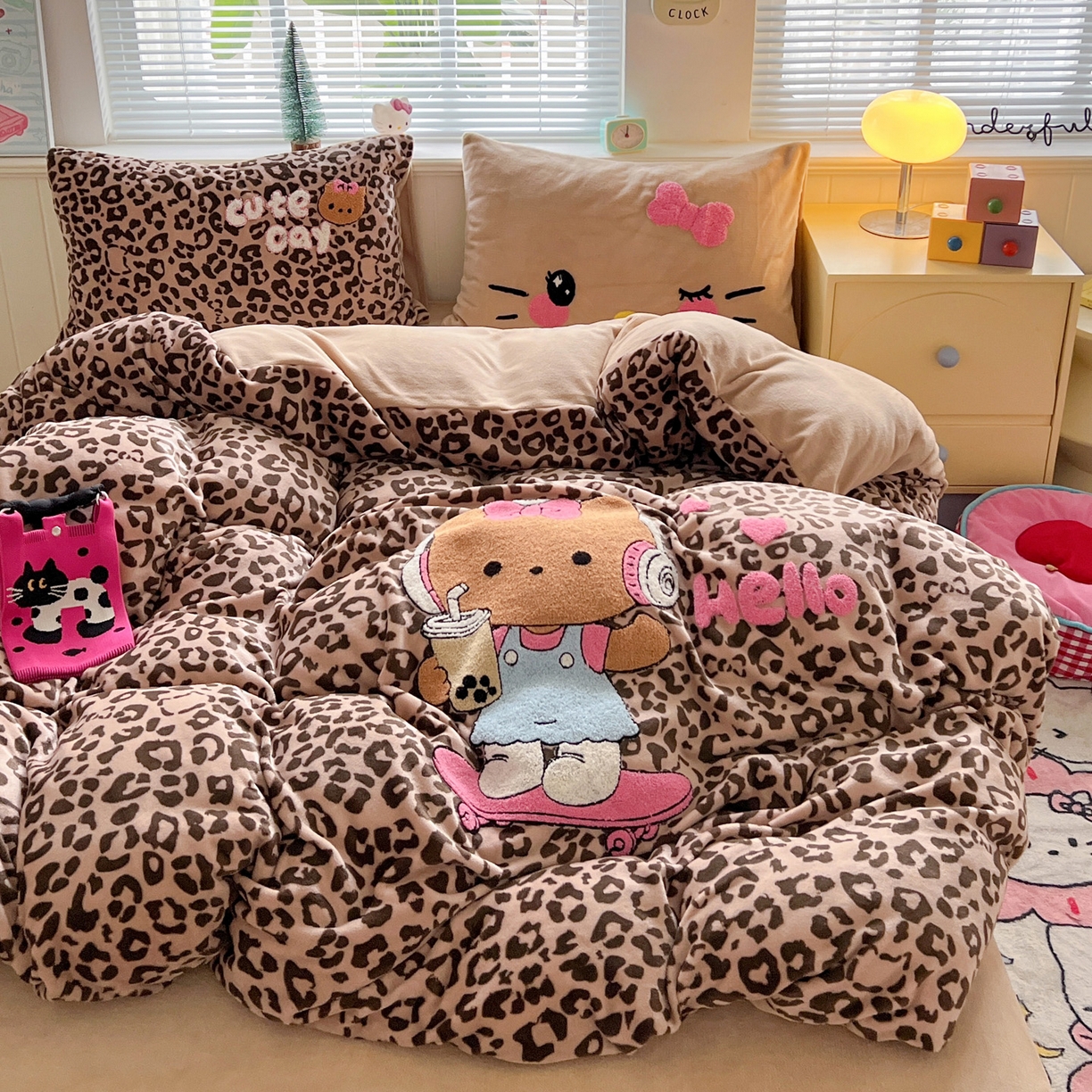 91家纺网 家纺一手货源 找家纺 优选 2025新款高克重200g牛奶绒数码印花毛巾绣卡通四件套直播爆款电商爆款 黑皮咖