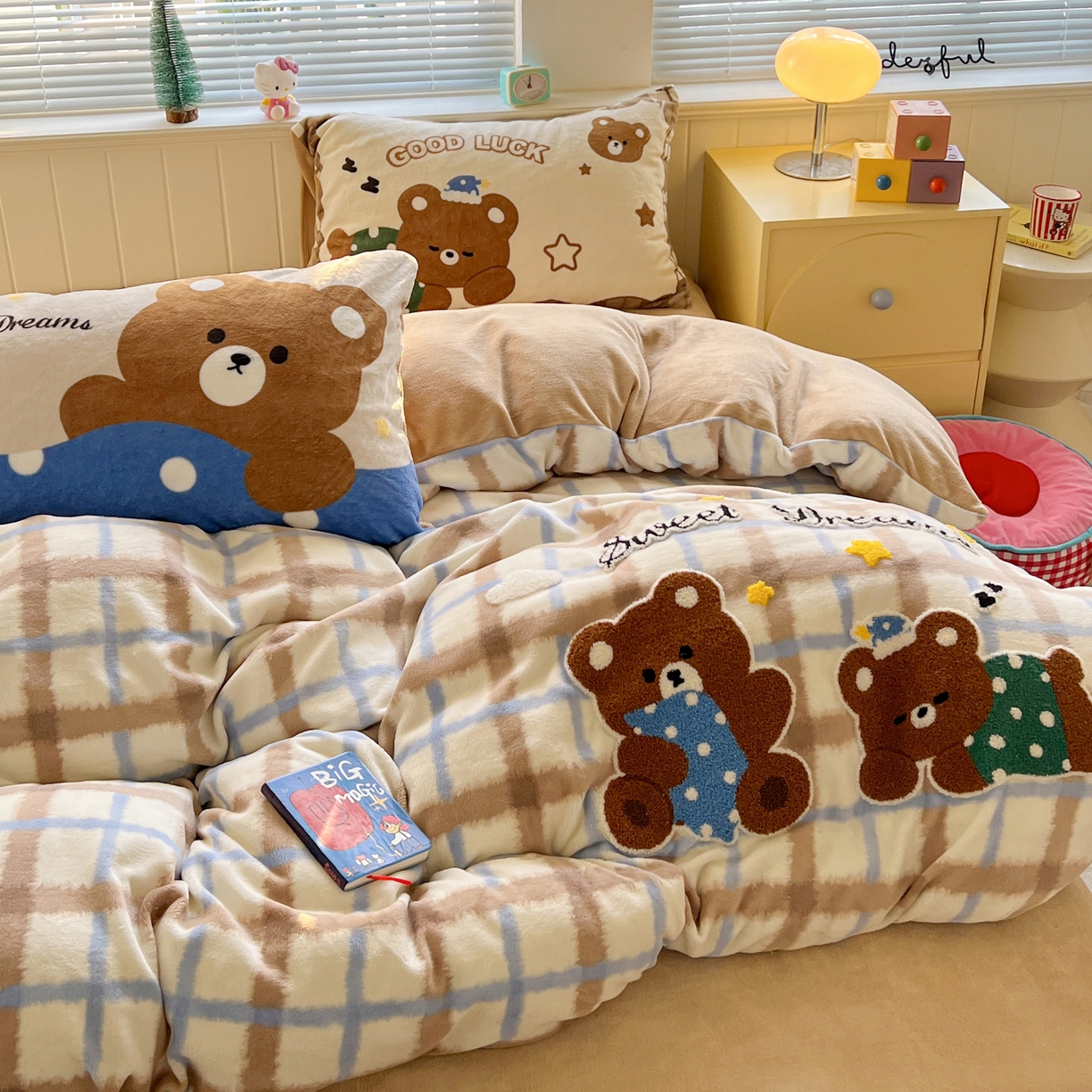 91家纺网 家纺一手货源 找家纺 优选 2025新款高克重200g牛奶绒数码印花毛巾绣卡通四件套直播爆款电商爆款 晚安熊宝宝