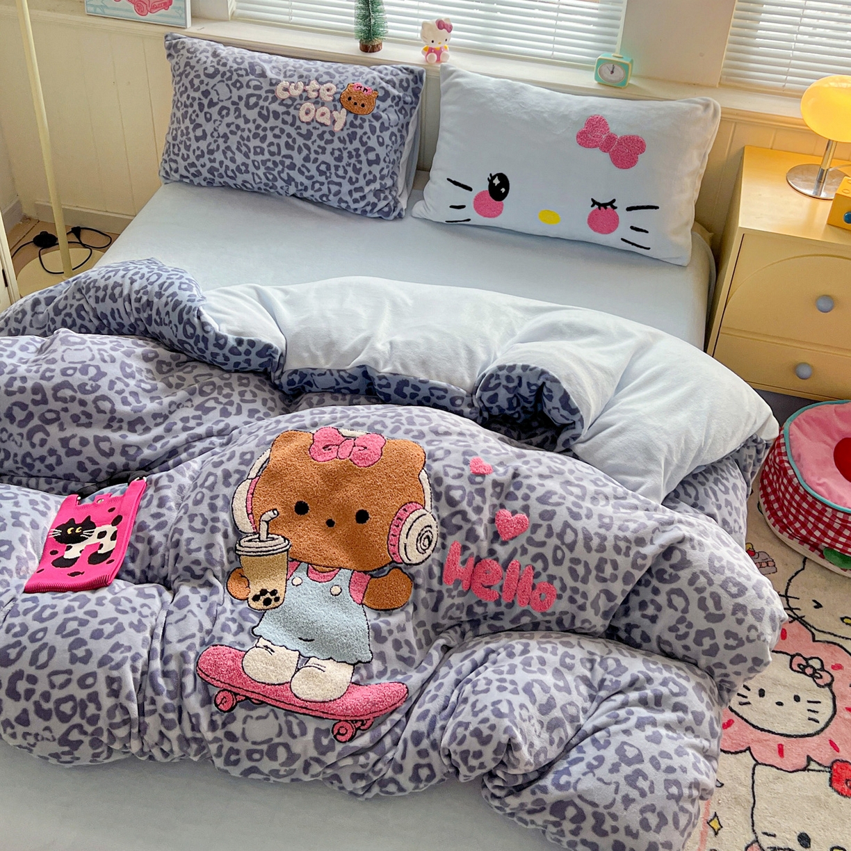 91家纺网 家纺一手货源 找家纺 优选 2025新款高克重200g牛奶绒数码印花毛巾绣卡通四件套直播爆款电商爆款 黑皮蓝