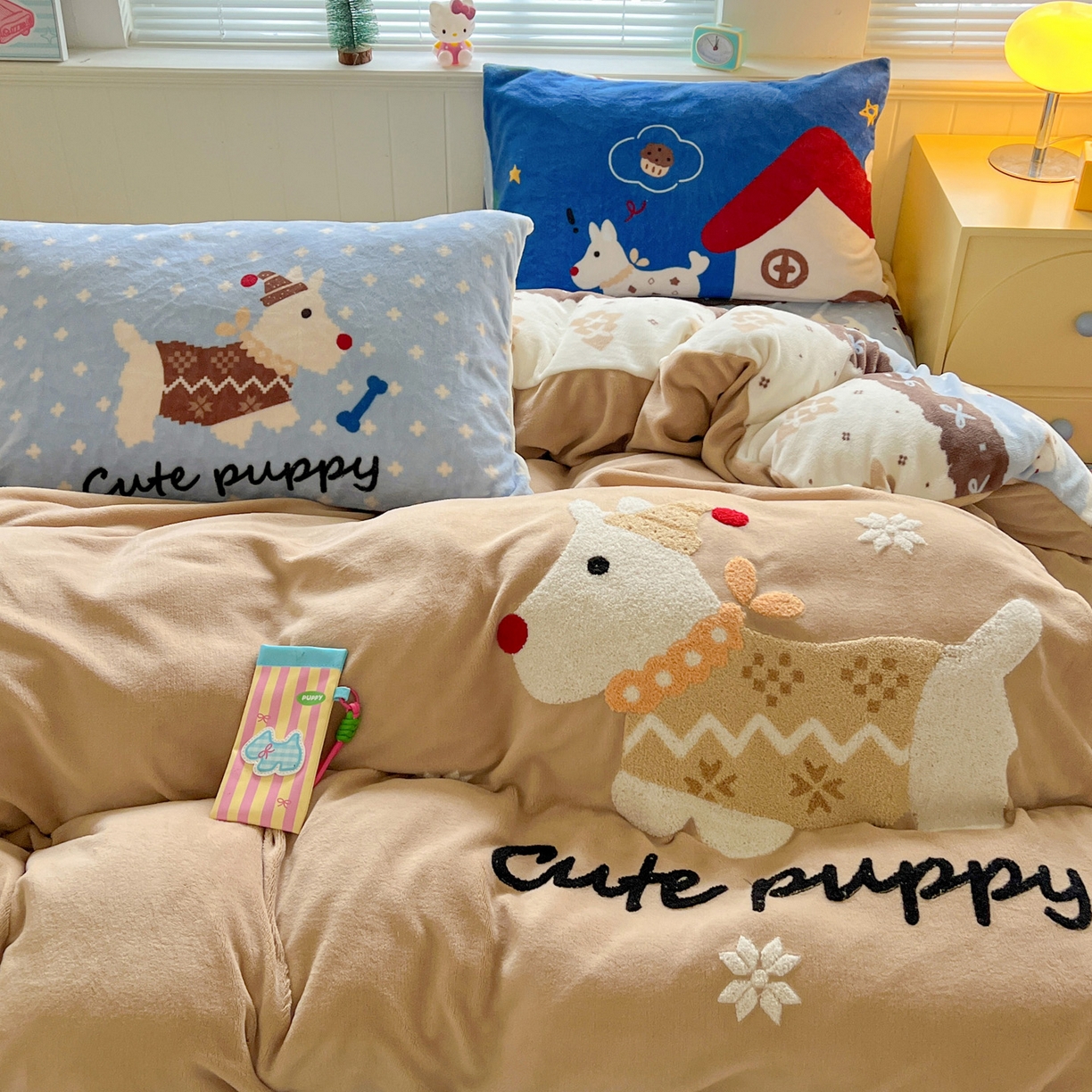 91家纺网 家纺一手货源 找家纺 优选 2025新款高克重200g牛奶绒数码印花毛巾绣卡通四件套直播爆款电商爆款 遛弯狗狗